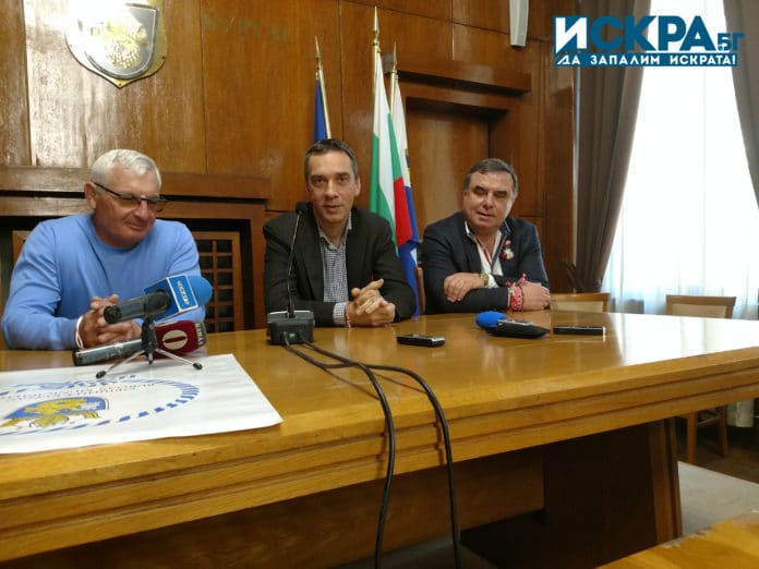 Отляво надясно - Михаил Копанов, Димитър Николов и Красимир Стойчев