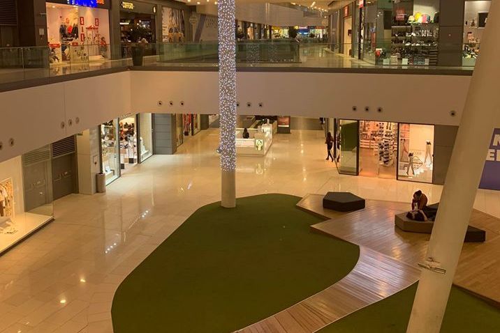 Сигнал за пожар в голям търговски център във Варна е