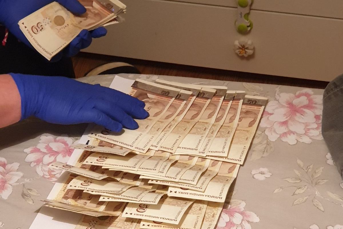 18 годишен е арестуван като заподозрян за кражбата на пари от