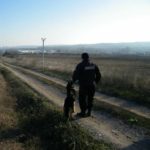 Полицай с куче