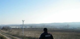 Полицай с куче