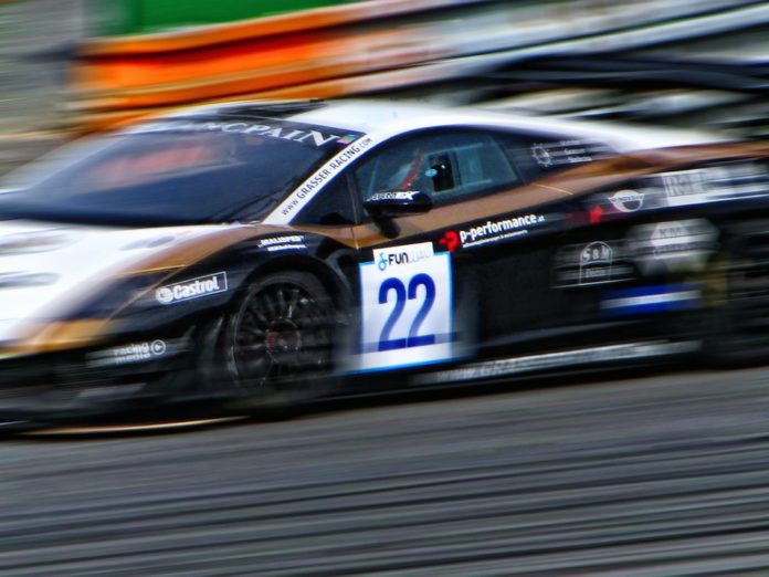 Състезателна кола