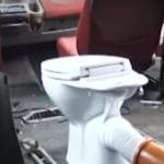 Тоалетна в автомобил