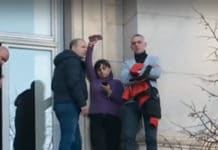 Една от медицинските сестри излезе на перваза на Народното събрание