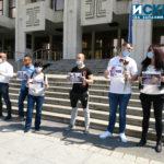 Граждани излязоха пред Съдебната палата в Бургас с искане за справедлив процес за смъртта на Милен Цветков
