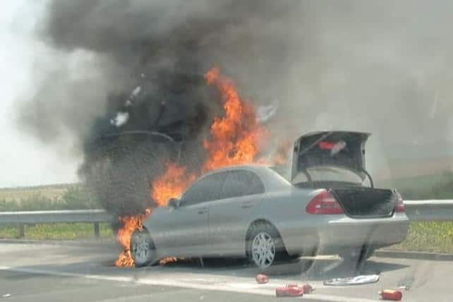 Мерцедес пламна на магистрала Тракия