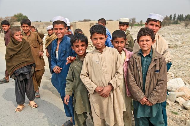 Милиони афганистански деца са застрашени от глад заради световната пандемия от COVID-19