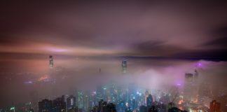 Хонконг през нощта.