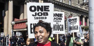 Протести за деня на труда - слоган "Една работа трябва да е достатъчна"