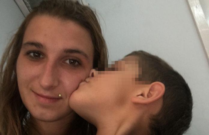 Майката и детето. Снимка: HelpKarma