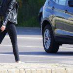 Пешеходка пресича