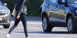 Пешеходка пресича