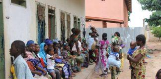 Опашка за ваксинация в Нова Гвинея