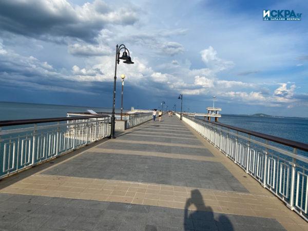 Млад мъж се е удавил след като е скочил от