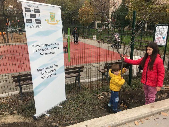 Деца садят етно градина Заедно в Пловдив