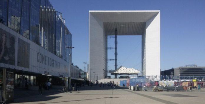 Район La Defense в западен Париж