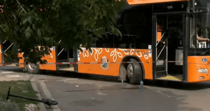 Автобус и тротинетка