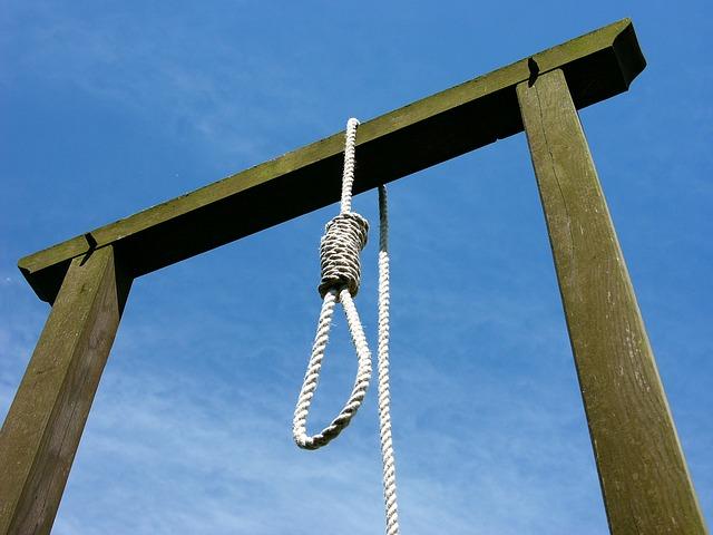 Властите в Иран са екзекутирали трима мъже, осъдени на смърт