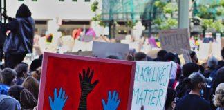 Протест расизъм.