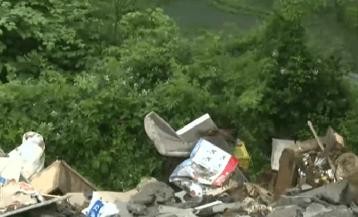 Боклук до река Искър - Своге