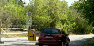 Кола срещу знака във Варна