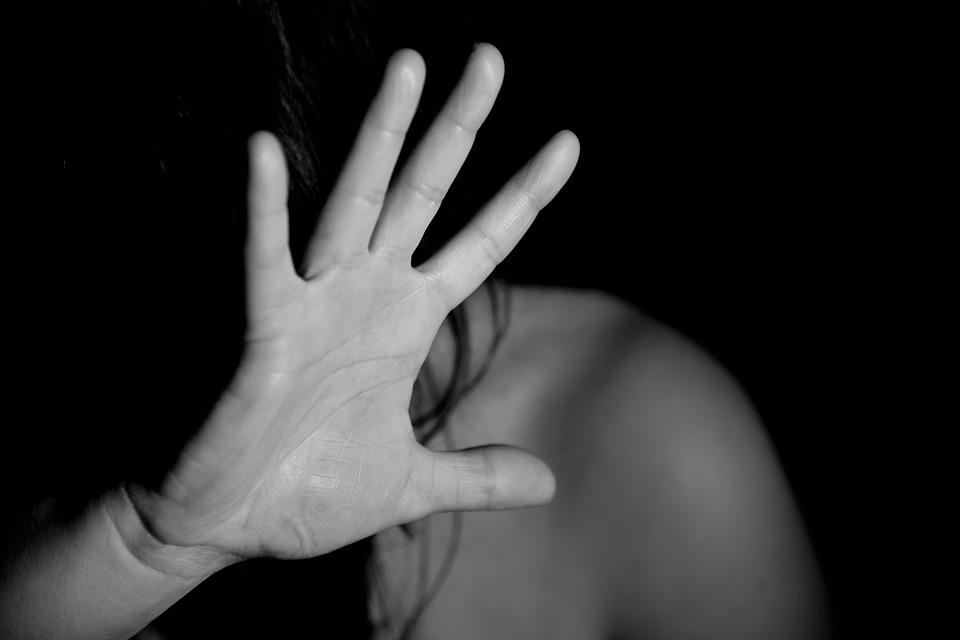 Домашното насилие е тежко и травматично преживяване за много хора.