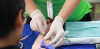 Взимане на кръв от медицинска сестра