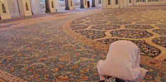 Молитва в джамия