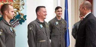 Радев и пилотите. Снимка: Президентството