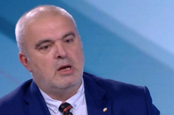 Маноил Манев