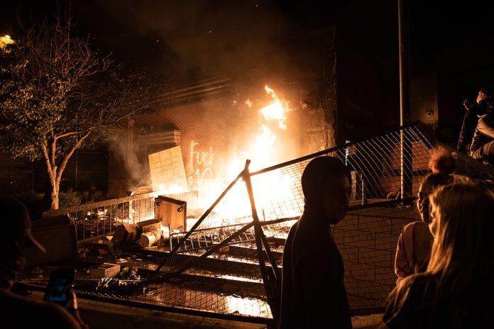 Протестите в Орегон
