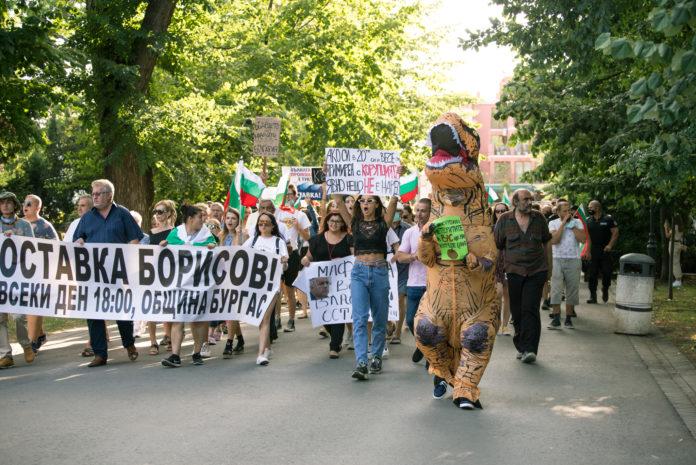 Протестиращи в Бургас