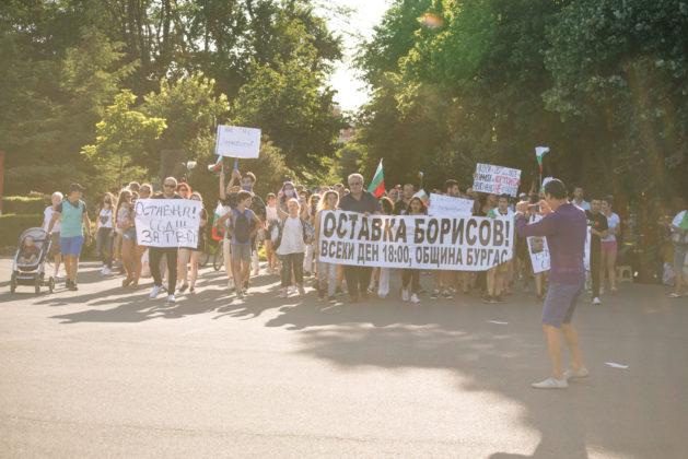 Хората от протестите в Бургас