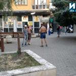Бой в градинката пред Община Бургас