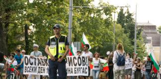 Протестиращи в Бургас