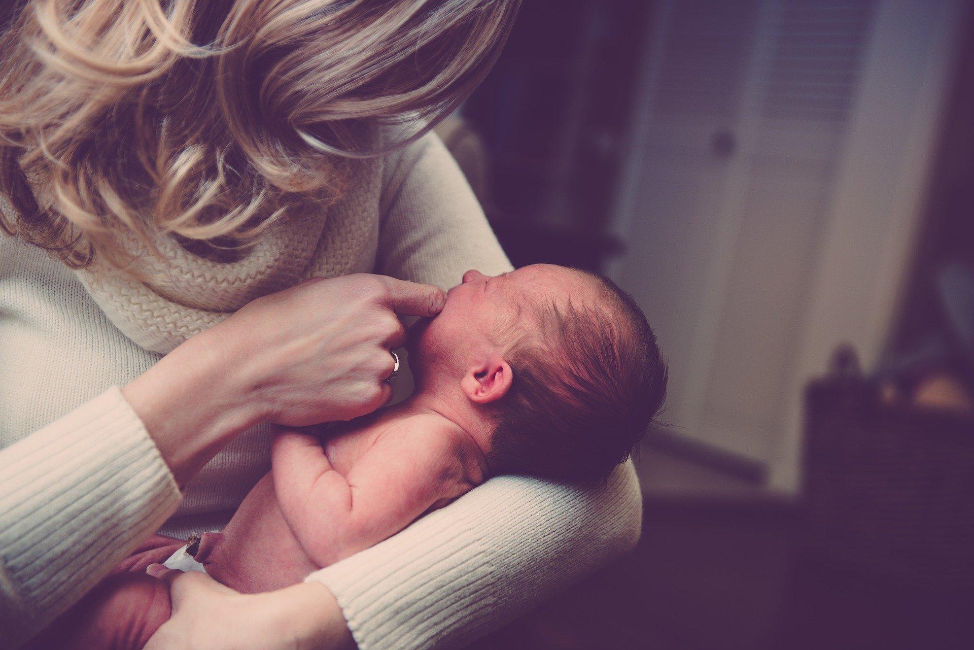 Следродилната депресия е състояние което засяга значителен брой нови майки