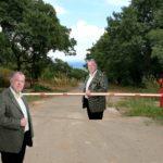 От коя страна на бариерата е общинският съветник Иво Баев?