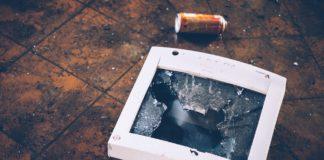 Счупен монитор