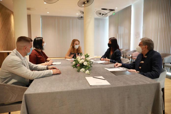 Министър Марияна Николова