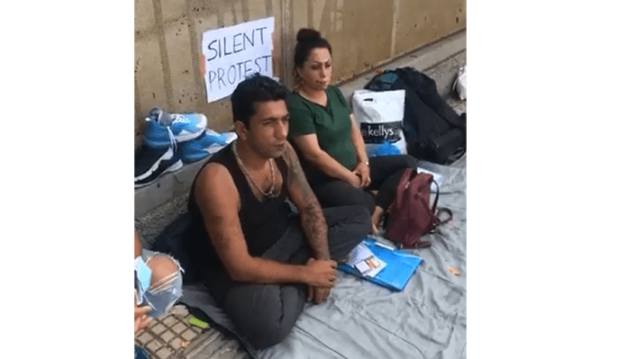 Мохамед и Мариам протестират в Атина