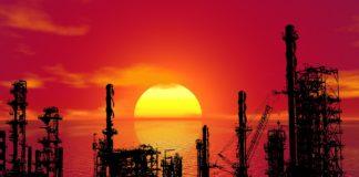 Добиване на нефт, залез.