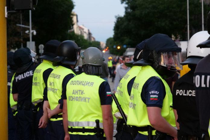 Полицаи Анти-конфликт