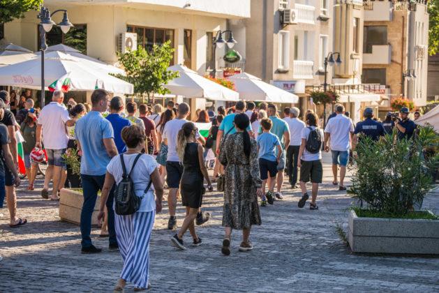 Хората от протестите в Бургас
