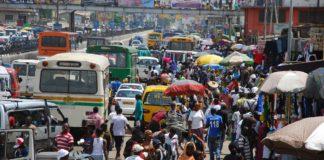 Хора на улицата, Африка.