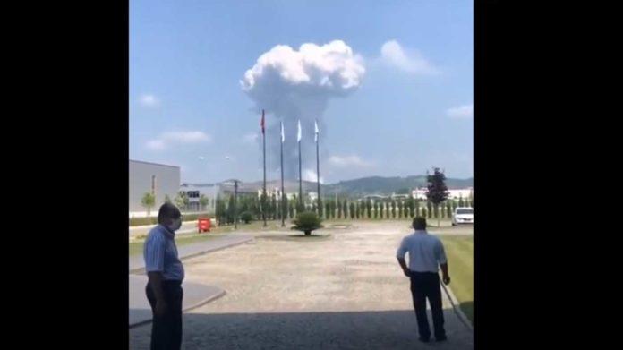 Експлозия в завод в Турция