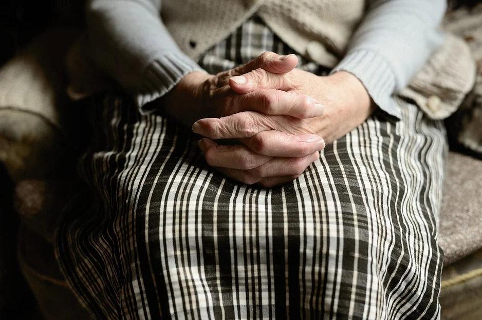 Домовете на две пенсионерки в Лом са били обрани съобщиха