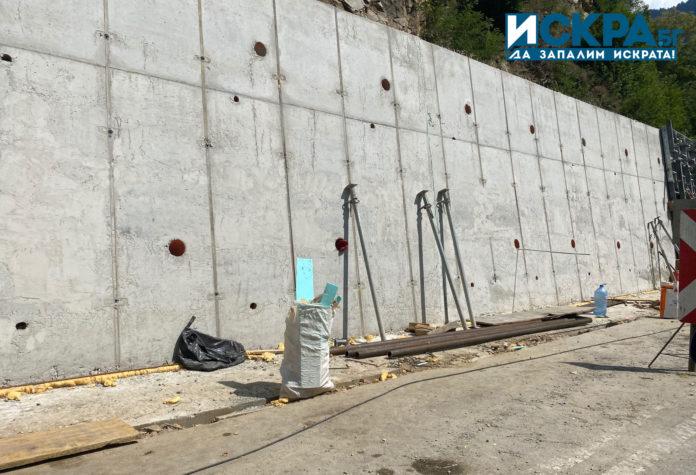 Укрепителни дейности на пътя за Рилския манастир