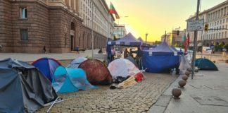 Палатки на площад Независимост в ден 51 на протестите