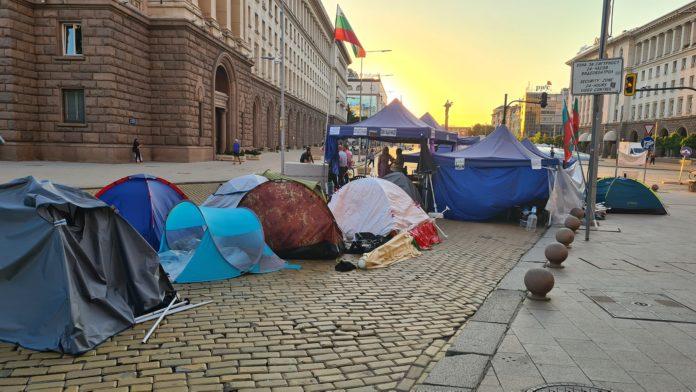 Палатки на площад Независимост в ден 51 на протестите
