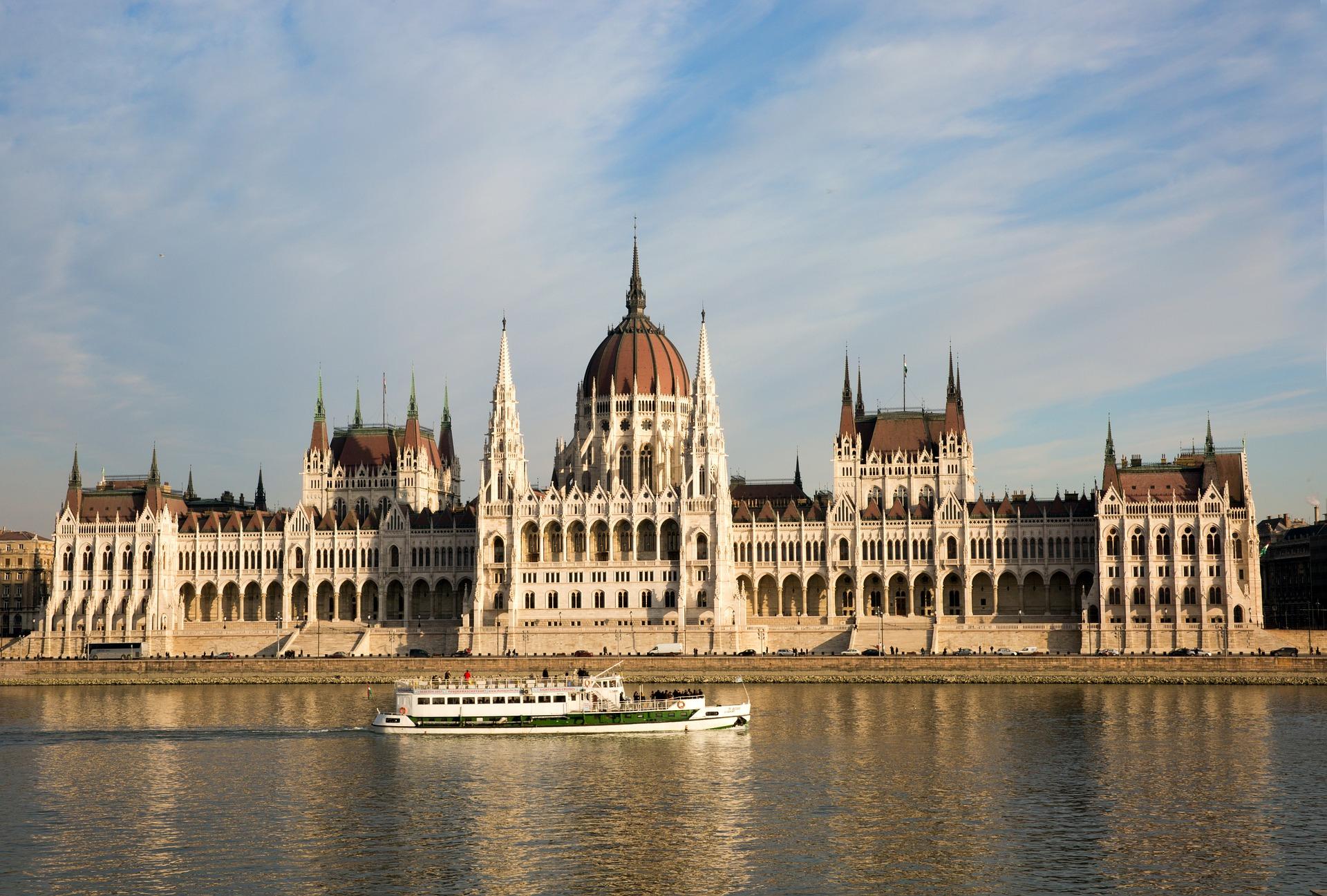 Управляващата партия в Унгария номинира съдия Тамаш Сульок за нов